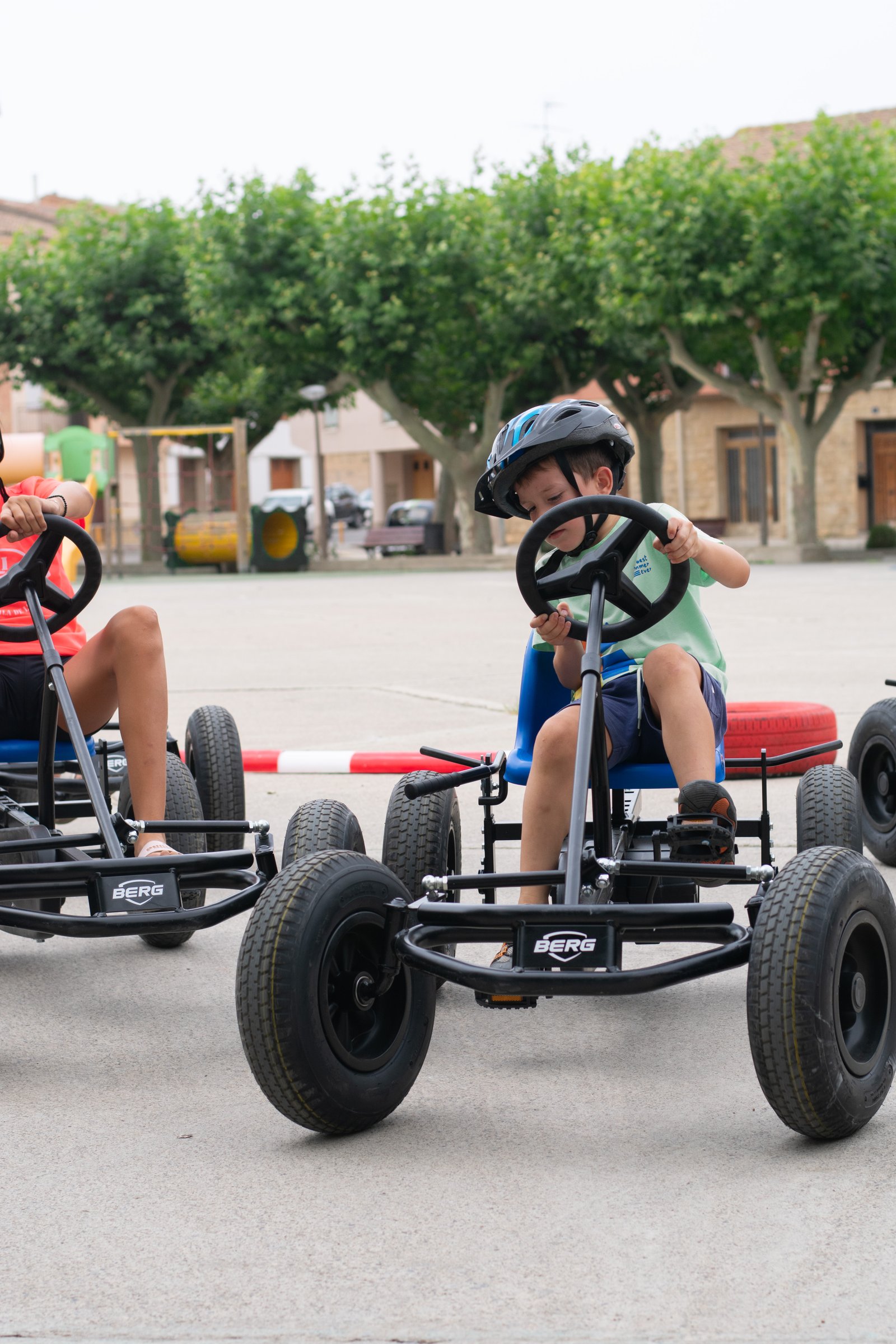 Circuito de karts a pedales en una calle